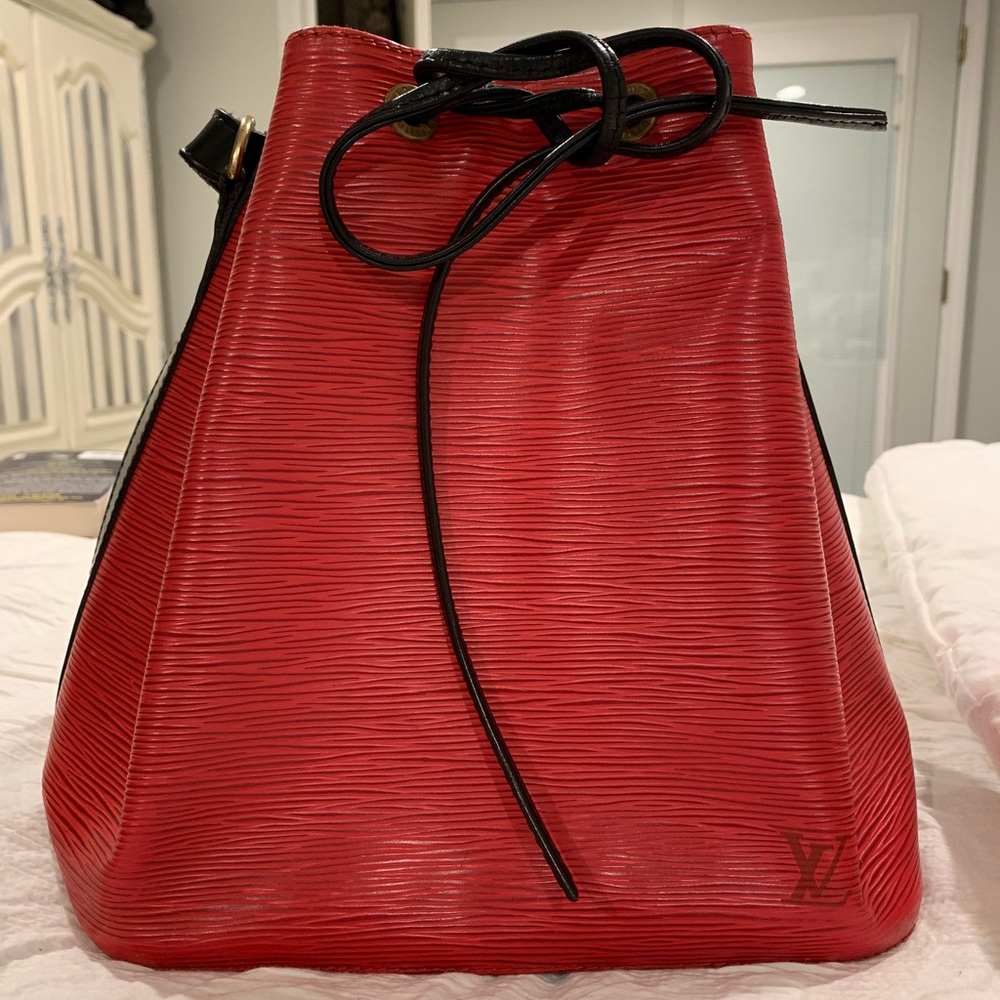 100% Authentic Louis Vuitton Bicolor Epi Noe